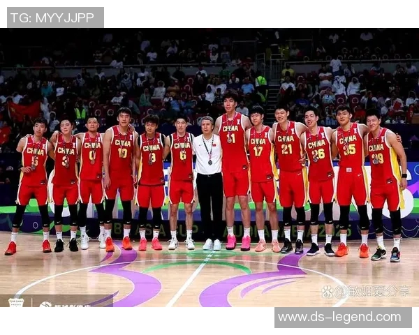 中国男篮迎战美国队挑战世界篮球强队展现实力与风采 中国男篮迎战美国队挑战世界篮球强队展现实力与风采